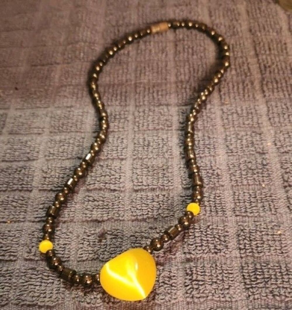 Magnetic Neclace With Yellow Heart 18 Inch